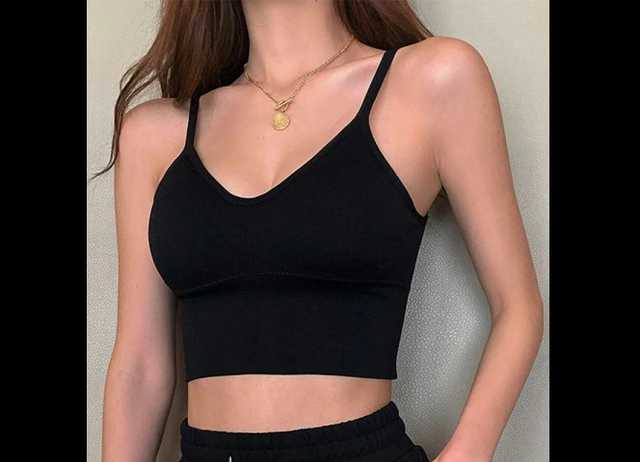 Модний вирок: у Харківському метро не пропустили жінку в топіку