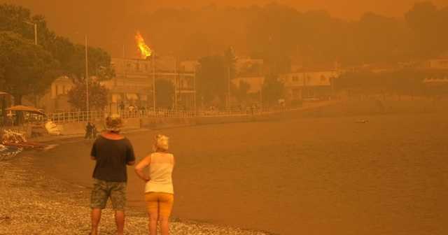 Греция горит: за минувшую ночь эвакуировали 20 населенных пунктов