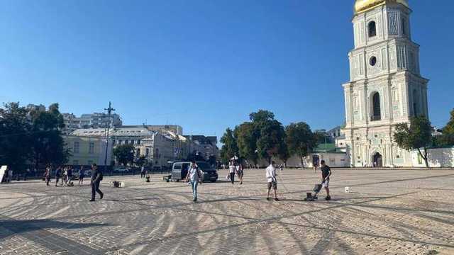 Софийскую площадь убирают от последствий дрифта Red Bull