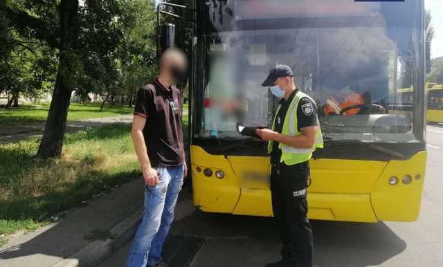 В Киеве задержали водителя троллейбуса под наркотиками