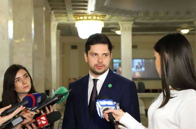 Особое приглашение - депутатов позвали на празднование Дня Независимости