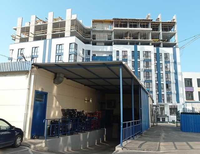 В Києві забудовник почав зводити додаткові поверхи до вже заселеного ЖК