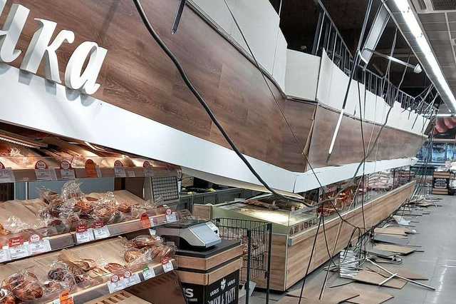 В магазине Кривого Рога на посетителей обвалился потолок