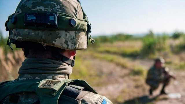 Военные на Донбассе попали под обстрел из минометов и артиллерии, есть раненые