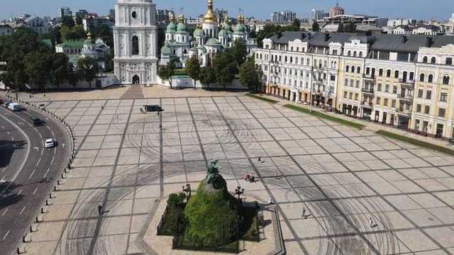 Скандальный дрифт Red Bull: в КГГА посчитали сколько метров уже отмыли