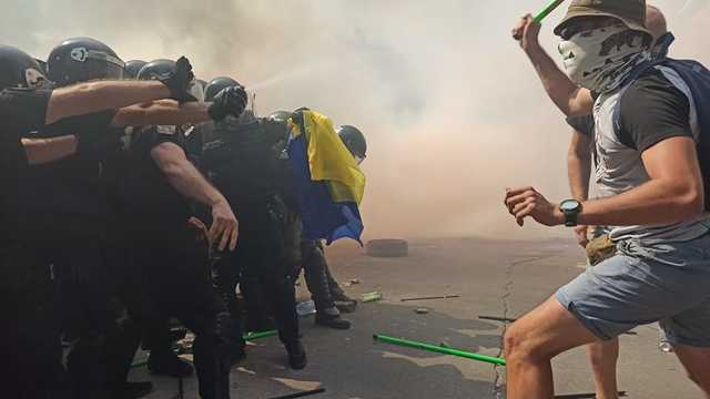 По факту нанесения телесных повреждений правоохранителям на Банковой открыто уголовное производство, - Нацполиция