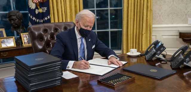 Байден поручил Блинкену урегулировать войну в Афганистане мирным путем