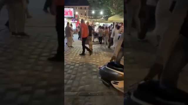 У хід йшли стільці й тарілки: в Одесі на Дерибасівській сталась масова бійка