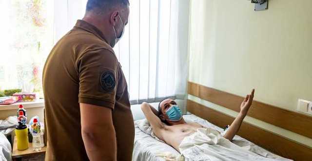 Сделал замечание шумной компании: в Киеве подрезали бойца муниципальной стражи