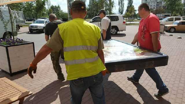 Шмыгаля просят уволить главных рекламистов Киева