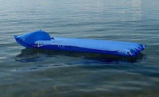 На Херсонщине мужчину с маленьким ребенком унесло в море на надувном матрасе