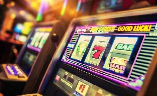 Банда детей разбила игровые автоматы в Одесской области: видео хулиганства