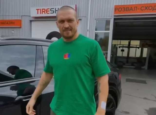 Усик купил элитное авто за 4 млн