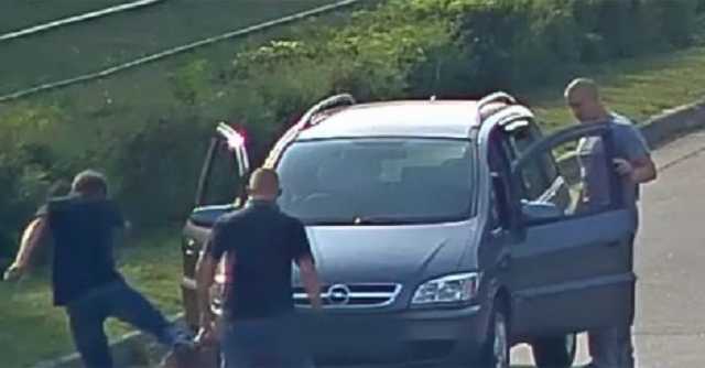 В Каменском автомобилисты избили пожилых людей за неправильный переход улицы