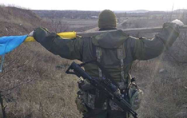 Парадно-великолепное "Путин – х**лооо" – это громкий протест Армии, – писатель Мартин Брест