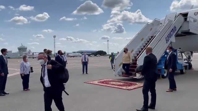 Появилось видео "отрезвляющей" встречи Меркель в аэропорту "Борисполь"