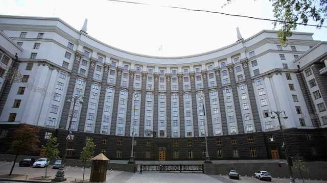 Кабмин одобрил два пакета санкций за преследования в Крыму