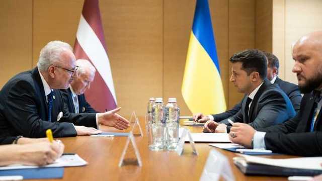 Президент Латвии пообещал Зеленскому помощь на пути в НАТО и ЕС