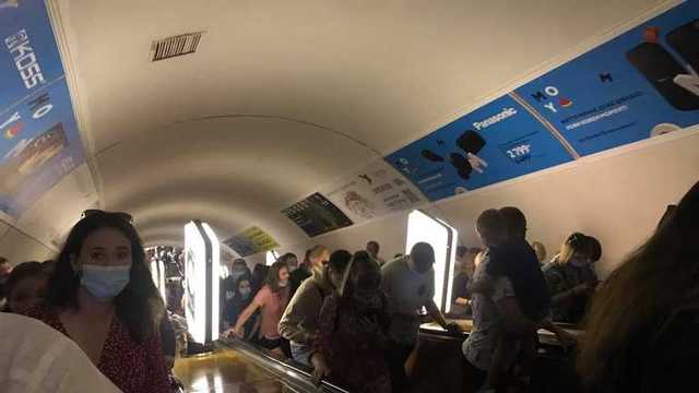 В Киеве закрыли на вход две станции метро
