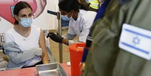 В Израиле будут вакцинировать третьей дозой лиц старше 30 лет