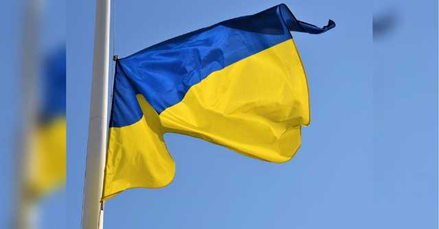 В Киеве подростки подожгли флаг Украины