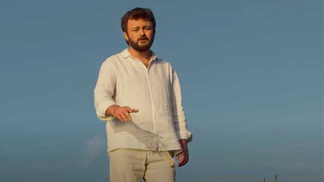 Дзидзьо перепел народную песню "Стоїть гора високая"