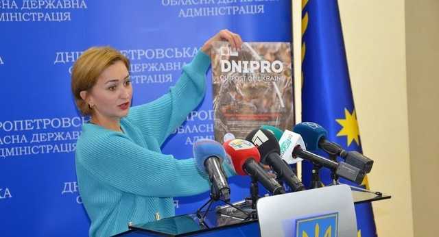 Зеленский присвоил почетное звание "Заслуженный деятель искусств Украины" волонтеру, кинопродюсеру и соучредителю музея о событиях в АТО Наталии Хазан