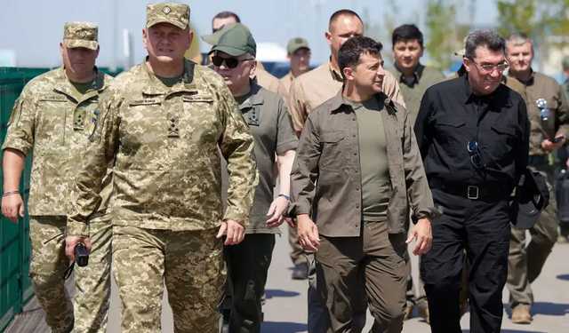 Зеленский присвоил новые генеральские звания ряду военных