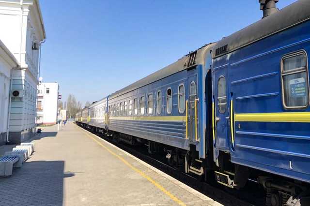 Белье в дырках и задержка на 40 минут: актрису шокировал сервис "Укрзализныци"