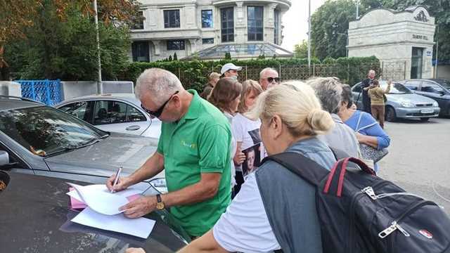 У стен СИЗО СБУ в Киеве прошла акция протеста в поддержку Семенченко