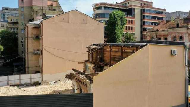 Несмотря на вмешательство КГГА: в центре Киева сносят еще один исторический дом