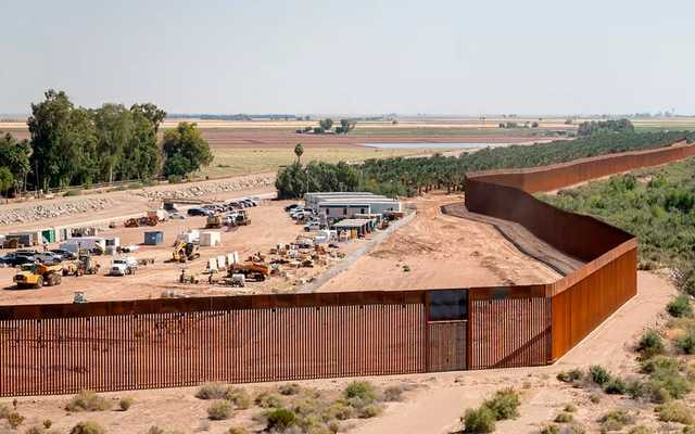 В США на границе с Мексикой начала разрушаться стена Трампа за $15 млрд