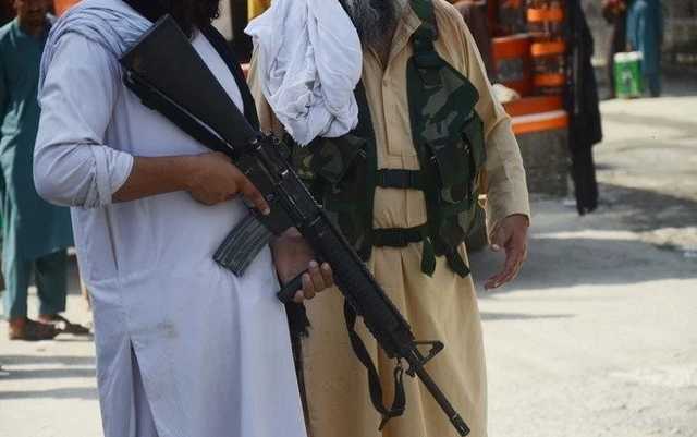 Талибы расстреляли известного в Афганистане народного певца Фавада Андараби, - СМИ