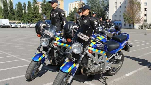 Автомобиль сбил патрульного в Одессе