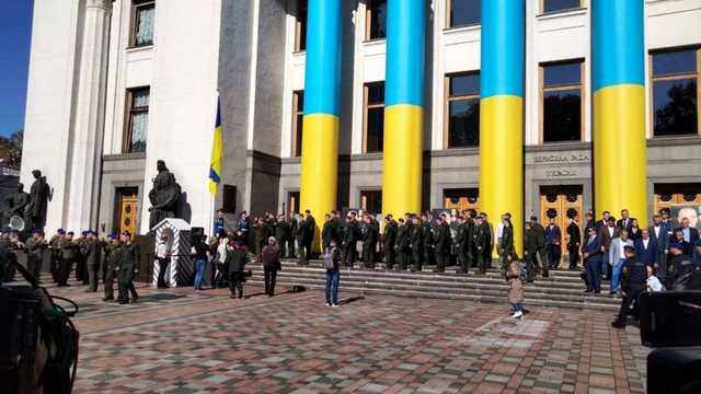 У Києві вшанували пам’ять військових, які загинули у сутичках під Радою 2015 року