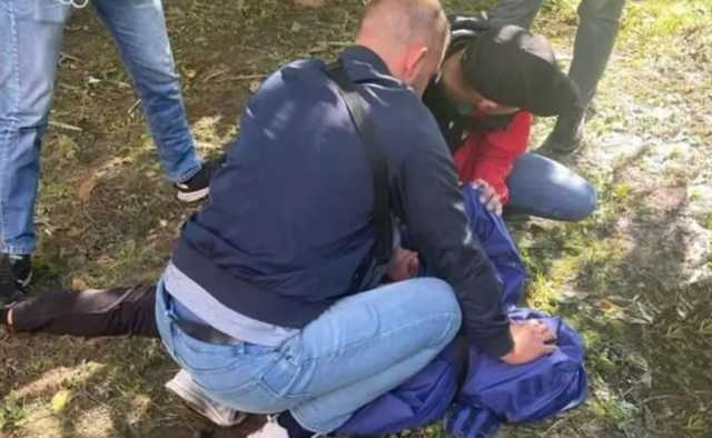 На Житомирщине мужчина среди бела дня убил случайную прохожую: его ранее просили изолировать