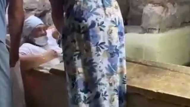 На Кипре российская туристка залезла в саркофаг к праведному Лазарю и застряла