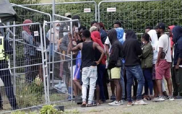 Беларусь использует мигрантов для искусственного давления на границу ЕС, - Боррель