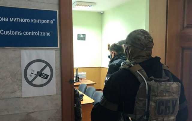 Більше 15 млн гривень збитків: в Рівненській області викрили схему по розмитненню автомобілів