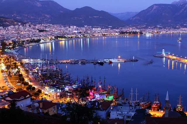 В Турции ужесточат правила для туристов: повторные тесты и тотальный контроль