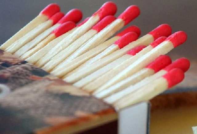 Мама у соседей, папа спал: в Мариуполе трехлетнюю девочку госпитализировали с ожогами