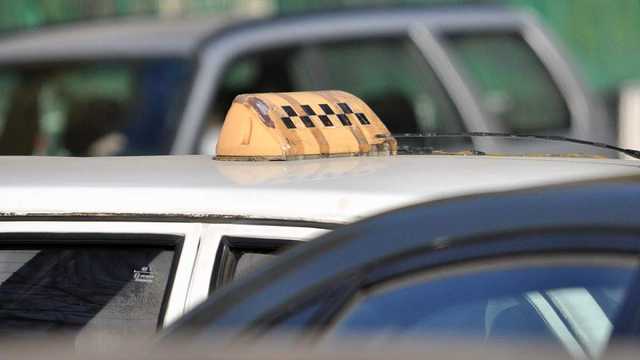 Киевский таксист набросился с кулаками на двух иностранок и требовал от свидетеля молчать