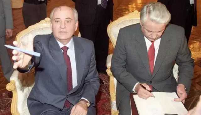 Бывший помощник Горбачева рассказал, почему распался СССР