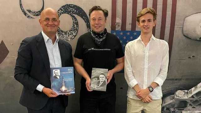 Илон Маск встретился с внуком и правнуком украинца Королева