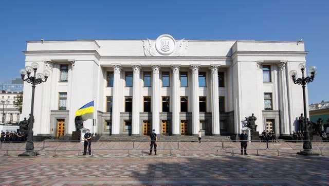 Рада смягчит карантинные меры и откроет кулуары для журналистов