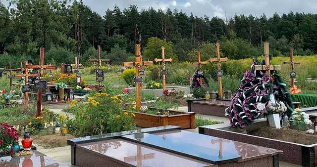 На Львовщине организовали нелегальное кладбище на месте садово-огородного кооператива