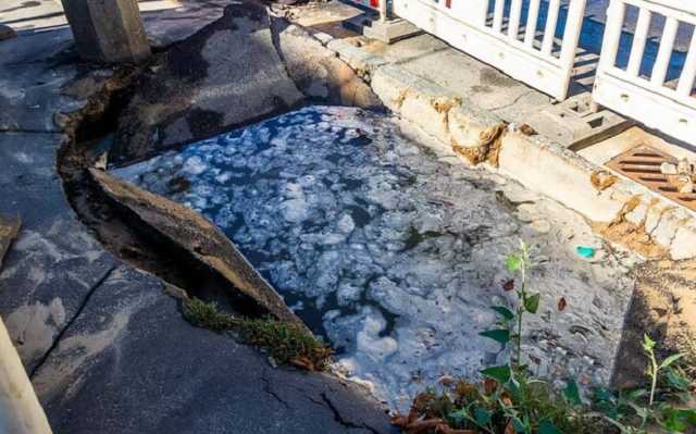 В Днепре студентка провалилась в яму с водой