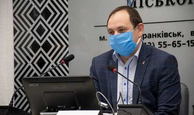 Мэр Ивано-Франковска запретил платить помощь невакцинированным