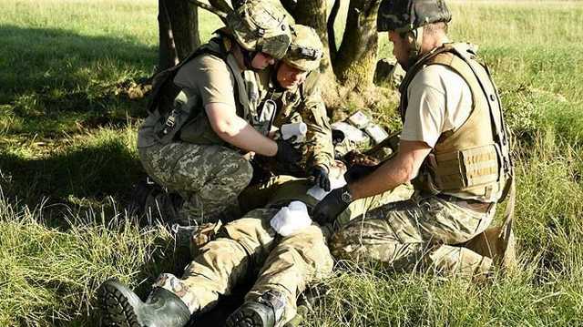 Боевики на Донбассе ранили украинского военного