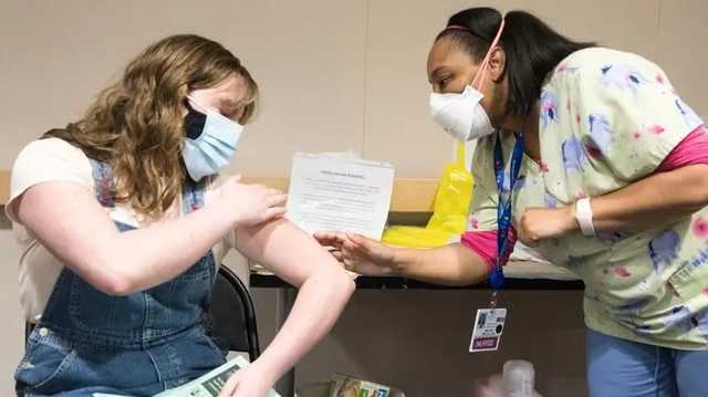 Вероятность смерти от коронавируса у непривитых на порядок выше - исследование